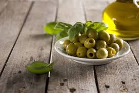 Download Close Up Of Plate With Olives On Wooden Surface For Free Comida Grasas Saludables Aceituna