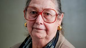 Nike Founder Phil Knight Donates $750,000 to Betsy Johnson's Bid for Oregon  Governor