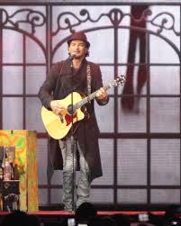 Ricardo arjona el 29 de mayo, en una plataforma propia, ricardo arjona presentó su nuevo disco 'blanco'. Ricardo Arjona Dedica Su Concierto A Una Fanatica Muy Especial
