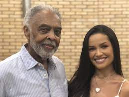 He was previously married to. Qxw0inrqffb98m