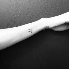 19 Minimalistic Tattoos By Famous Jonboy Tattoos Minimalist Tattoo Famous Tattoos