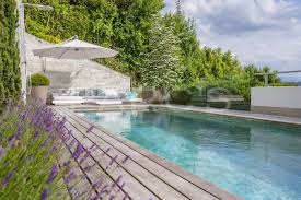 Terrasse Mit Holzboden Pool Auf Terrasse In 2020 Gartengestaltung Terrassengestaltung Terrasse