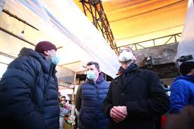 Șase autospeciale și 30 de pompieri, la hala de floripompierii au intervenit la un incendiu care a cuprins hala de flori din piața. Societatea Piete Ii Raspunde Lui Dominic Fritz Nici Incendiul Din