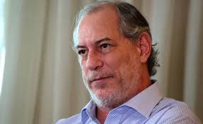 Ciro gomes tem 60 anos de idade e é candidato a presidente da república pelo pdt. Ciro Gomes E Uma Questao De Decencia Que Bolsonaro Esclareca O Caso Queiroz Brasil El Pais Brasil