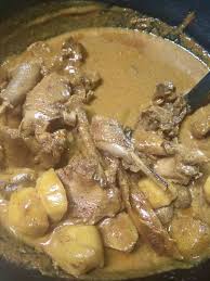 Selanjutnya panaskan panci dan masak ayam, bagian kulit menghadap bawah, masak sampai crispy, balik dan masak lagi sampai matang kurang lebih selama 5 menit. Uins Pinadar Posts Facebook