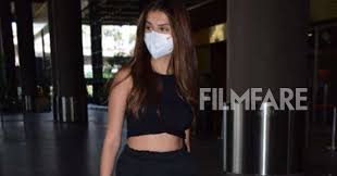 He left drooling, fire and heart emojis. Tara Sutaria Goes All Black See Pictures Amanology