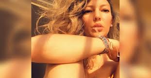 She supports the foundation niños por un nuevo planeta, which helps children who have fallen victim to abuse and sexual violence. Natalia Duran Reaparecio En Redes Tras Su Primera Cirugia Por El Cancer