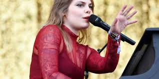 Une femme sur quatre, durant sa vie, s'est fait imposer des relations sexuelles forcées par son partenaire. Aux Vieilles Charrues Coeur De Pirate Livre Une Parole Intime Et Liberee Le Point