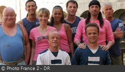 Le chanteur, qui interprète le personnage de narcisse lalanne, serait en effet trop vieux au goût des assureurs, en pleine pandémie de coronavirus. Fort Boyard Du 27 08 2005 Equipe Francis Lalanne 10