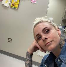 Woke up! Too young to retire, too old to quit and too fat to strip.. work  it is so 😫😫 Happy Thursday 🥰 cup was given to us by  @photographybyscarlett 🤣👍