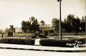 القصر الابيض في شارع النضال ثم تشيده عام 1934 في فترةحكم الملك غازي وفي زمن أمين العاصمة ارشد العمري وكان الغرض من تشيدة لأستقبال وا iraq baghdad lovely