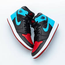 Clear Look At The Air Jordan 1 High Og Wmns Unc To Chicago Style Code Cd0461 In 2020 Air Jordans Jordan 1 High Og Jordan 1 Retro High