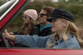Лили коллинз, филиппина леруа, эшли пак и др. Emily In Paris Cast Really Wants An Emily Gabriel Camille Throuple In A Potential Season 2 Tv Guide