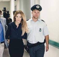 Ηρθε στον κοσμο ο γιοσ τησ 02 αυγ 2019 | 16:11. H Iwanna Pappa Me Xeiropedes Ti Synebh Eretikos Gr