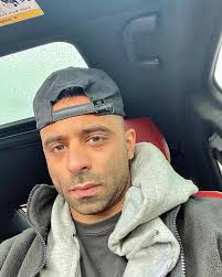 Eddie Omar's Instagram, Twitter & Facebook