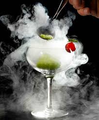 La glace carbonique ? L'élément indispensable pour vos cocktails ...