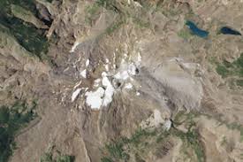1 a lo largo del territorio chileno continental, existen por lo menos dos mil volcanes; Gas Emissions At Volcan Copahue