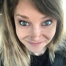 Evelyn Smith's Instagram, Twitter & Facebook