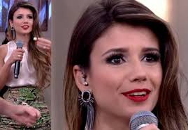 Baixar musicas paula fernandes grátis direto no celular, musicas para celular grátis, baixar com links diretos e nas melhores qualidades. Paula Fernandes Prova Abacaxi Com Formigas E Aprova O Prato O Fuxico