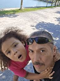 Hilfe für den Wiederaufbau eines Rindviehstalls nach Brand