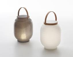 Windlicht Led Laterne Honey Von Serralunga Bild 34 Aussenlampe Led Laterne Solarleuchten Garten