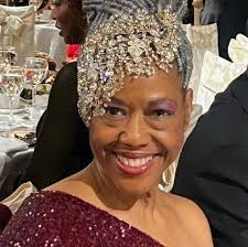 Hm. So I just started the new side event. Long story short 1 went from 3rd  to this in 2 minutes 🤣 these two pics r 30 seconds apart. Count your days  mr mustache man!