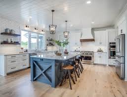 Home Bunch Homebunch On Instagram I Am Getting A Lot Of Dms About This Gorgeous Far Farmhouse Kitchen Design Home Decor Kitchen Modern Farmhouse Kitchens