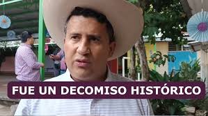 Carlos Manzo goes to vote and talks about the confiscation of the municipal  police force.