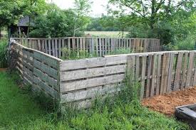 40630aa13bc1c2f8381e5866346ecf46 Jpg 736 490 Pixels Pallet Fence Video Garden Pallet Diy