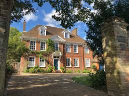 Henry viii built his nonsuch palace here and, although this has long gone, nonsuch park exists and provides wide open every fine & country agent is a highly proficient and professional independent estate agent, operating to strict codes of conduct and dedicated to you. Home Christies Estate Agents