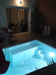 Petite Piscine Au Calme Small Swimming Pools Pool Patio Small Pool Design