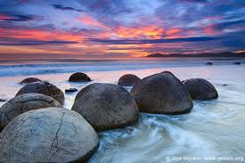 Each of the moeraki boulders, scattered across the sand, weigh several tonnes and are up to two metres high. Top 10 Unusual Landscapes Moeraki Boulders Mysterious Places Beaches In The World
