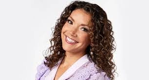 Elisa Roe's Instagram, Twitter & Facebook