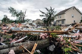 Thunderstorms tore through the chicago area on sunday night after the national weather service reported a 'confirmed large and extremely dangerous tornado' near woodridge, illinois. Eoqe1ykhs9smdm