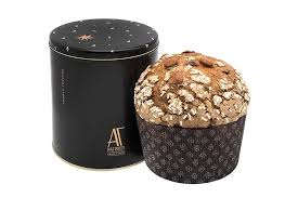 La base di questi dolcetti è quella dei muffin ma. Panettone