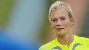 Congratulations to world cup and champions league final referees howard webb and bibiana steinhaus, who have revealed they tied the knot recently. Bibiana Steinhaus To Referee Lyon Paris Final In Cardiff Uefa Women S Champions League Uefa Com
