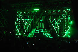 When you first start and play a song or a sound and it sounds like 2 are playing at once, just. Daft Punk Concert Free Wallpaper Wallpaperjam Com