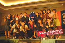 Musim pertama (oiam) bermula siarannya pada 26 mei 2006 di 8tv. Senarai Nama Top 12 One In A Million Musim Ke 2 Sensasi Selebriti