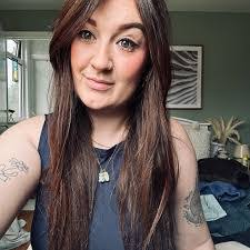 Hayley Farley's Instagram, Twitter & Facebook