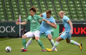 Marin pongracic (23) joins bvb on loan from league competitor vfl wolfsburg for the 2021/22 season. Soccer More German Teams Kneel Before Games Wolfsburg Beats Werder The Mainichi