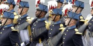 Eacute;raux byzantins est une représentation abstraite d'une classe de programmes mettant en œuvre plusieurs intervenants comme des processeurs dans un ordinateur, des la gestion des pannes a. Armee Francaise Combien De Generaux Dans Un Contexte De Reduction Budgetaire Leur Nombre Fait Debat Challenges