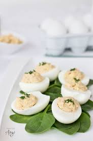 Corta por la mitad y separa la yema en un bol aparte. Cocina Con Angi Huevos Rellenos De Atun