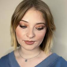 I can't get enough of this gorgeous warm bronze glam look 🔥 Choosing the  right eye shadow color can really make a huge difference. It can enhance  your look and make your