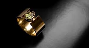 لكن بعض مفسرين الأحلام يرى أن خلع البنت الخاتم الذهب يدل على التعرض للألم أو التعب الصحي في الأيام. Ø®Ø§ØªÙ… Ø§Ù„Ø°Ù‡Ø¨ ÙÙŠ Ø§Ù„Ù…Ù†Ø§Ù… Ù„Ù„Ø¹Ø²Ø¨Ø§Ø¡ Ù†ÙˆØ§Ø¹Ù…