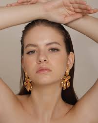 Flower Power 🌸 Get the Fiona Earrings in two variations at  www.shopanatina.com . . #anatina #statementjewelry #shippingworldwide