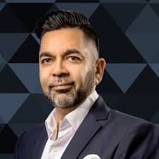 Other than having great hair and an amazing fashion sense this guy didn't… 