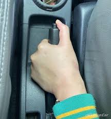 Anda hanya perlu mengenal pasti pelbagai bahagian yang digunakan dalam mekanisme ini. Cara Guna Butang Shift Lock Sebelah Tombol Gear Wapcar