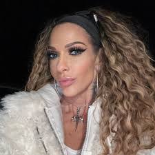 Denise Gerace's Instagram, Twitter & Facebook