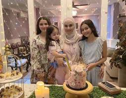 Maybe you would like to learn more about one of these? Akib4t Menunggu Cinta Sejati Inilah Jadinya Fiza Halim Dan Adiknya Jadi Tumpuan Malaysia Terkini