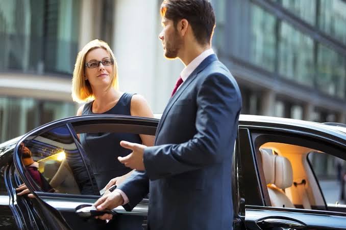 Chauffeur Services vs. Traditional Taxi | Chic Chauffeur Services